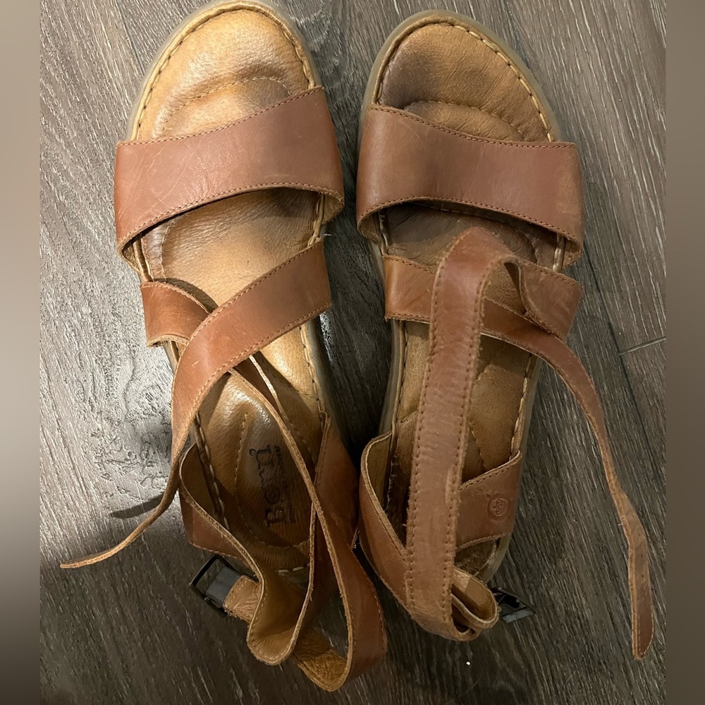 Born sandals